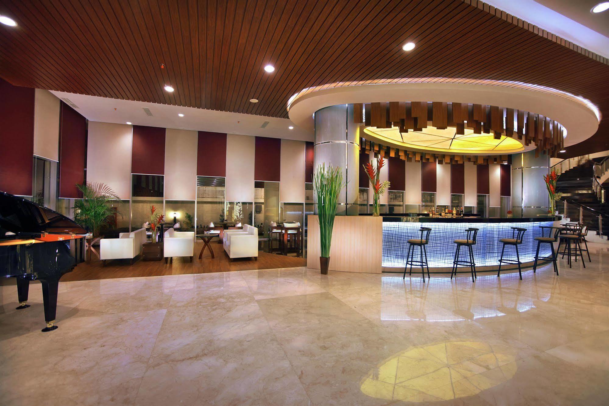 Atria Hotel Malang Eksteriør billede